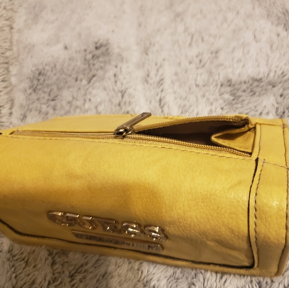 Yellow GUESS wallet - Picture 4 of 6